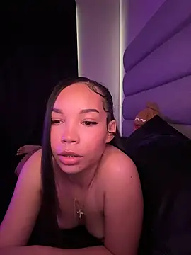 nikkiloveee online show from February 2, 9:25 pm