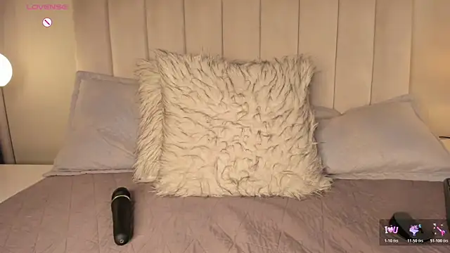 Melanie hillz online show from March 18, 8:25 pm