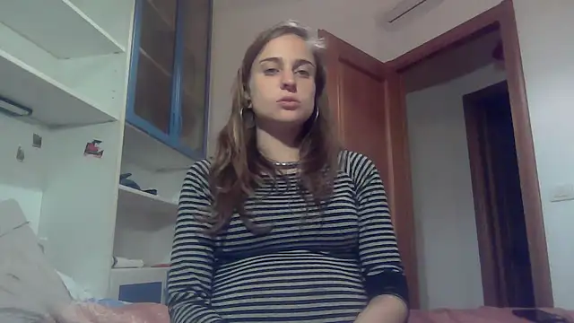 SinnEmily online show from November 26, 4:30 pm