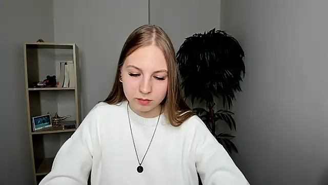 SuziGroody online show from October 29, 5:56 am