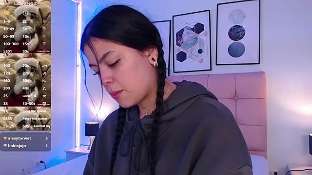 KikiVelvet online show from November 7, 9:31 pm