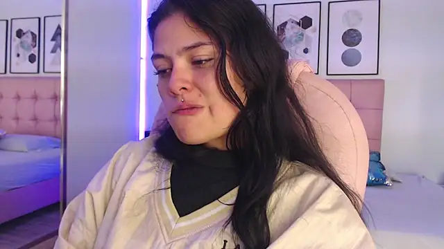 KikiVelvet online show from January 7, 8:01 pm