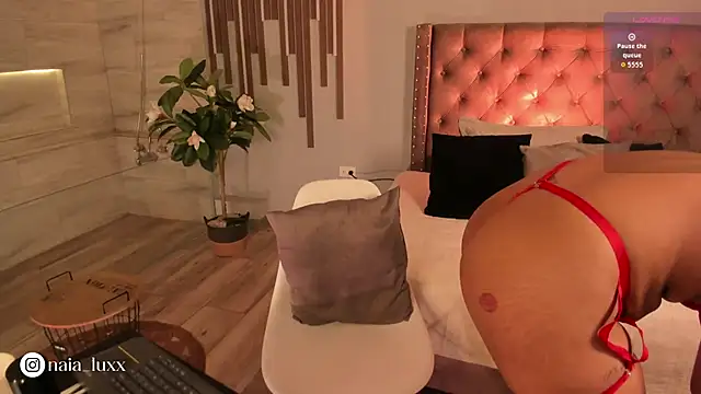 naiia luxx online show from November 21, 4:36 am