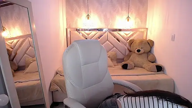 emmaa garciia online show from March 26, 3:30 am