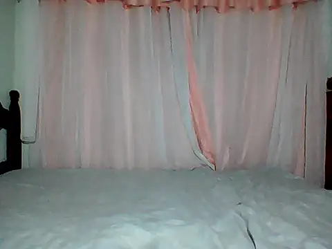 HotGiirl2025 online show from November 6, 4:07 am