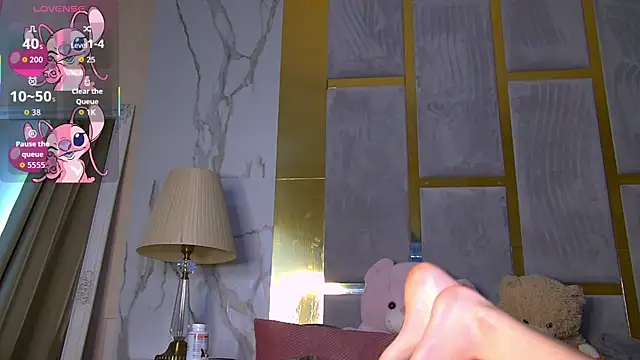 KimDesiree online show from April 17, 2:19 pm