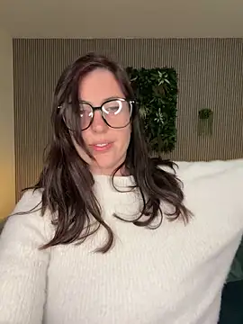 MysteryGirl   online show from April 2, 7:17 am