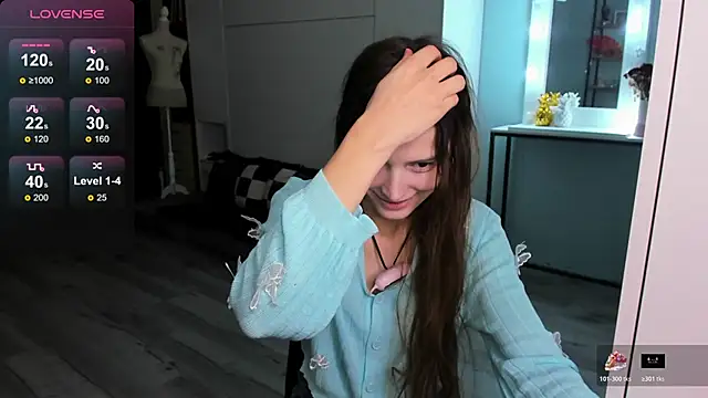 Hana Flo  online show from December 17, 2:43 pm