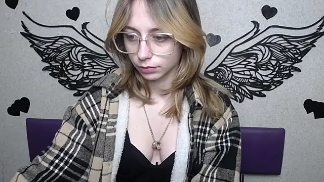 TracyLll online show from February 12, 9:33 am