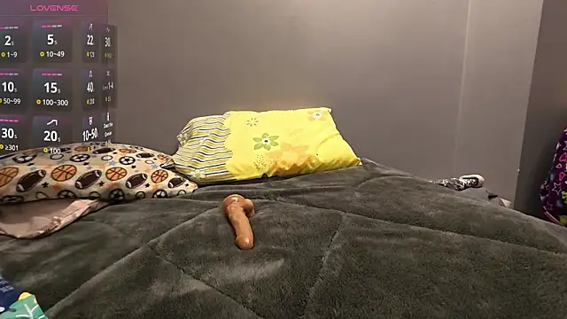 RoomHot404 online show from March 1, 4:01 am