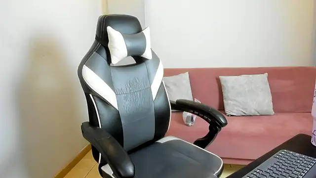 Julietta01 online show from January 10, 12:10 pm