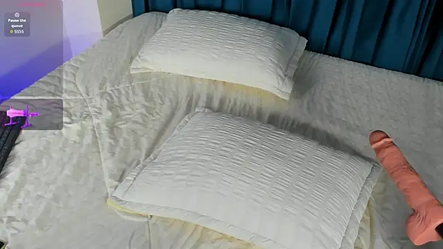 Hanna Alvares online show from April 14, 8:31 pm