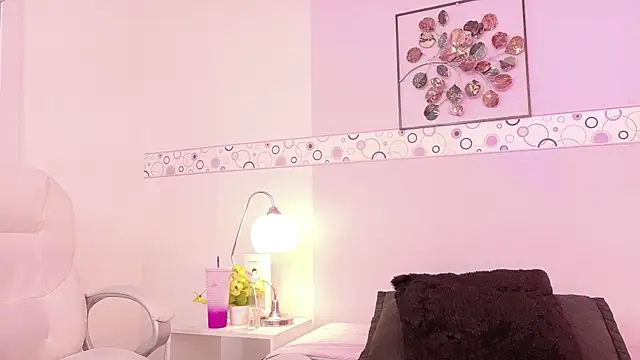 Alanagh  online show from January 7, 4:05 am