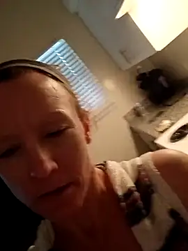 Karebearz1 online show from March 18, 3:39 pm