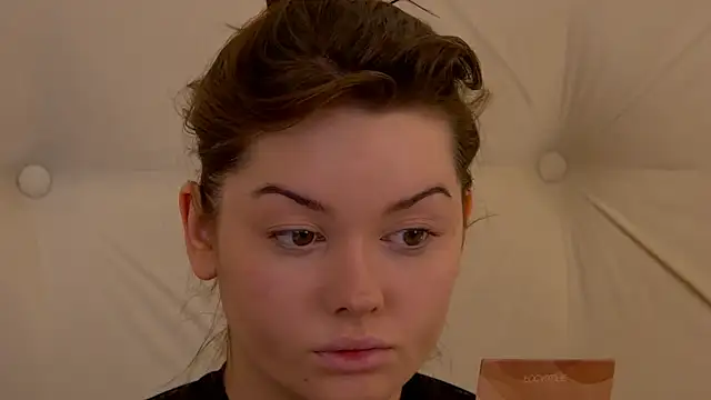 VickiBanx online show from November 1, 9:02 am