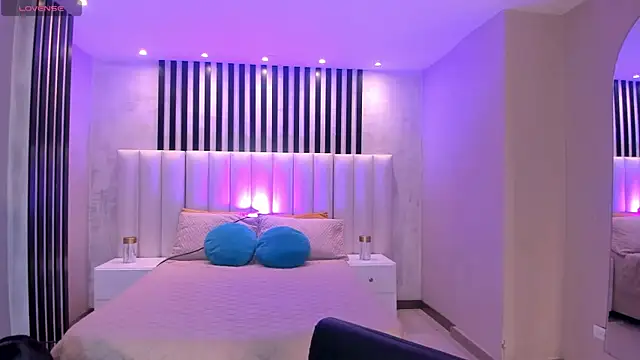 BellaConnorX online show from April 16, 4:13 am