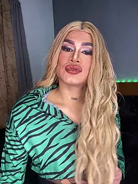 melani ferraraa  online show from April 18, 5:10 am