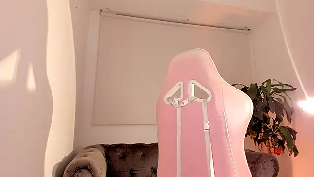 eva  s online show from May 16, 1:41 am