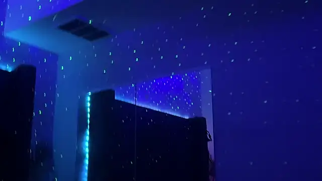 latinpeaches online show from April 23, 11:50 am