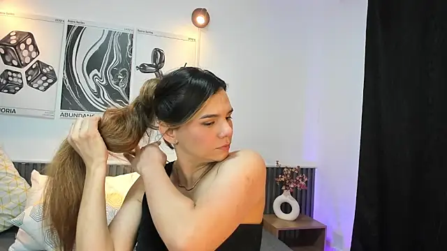 Cloe Bonne online show from November 6, 8:59 pm