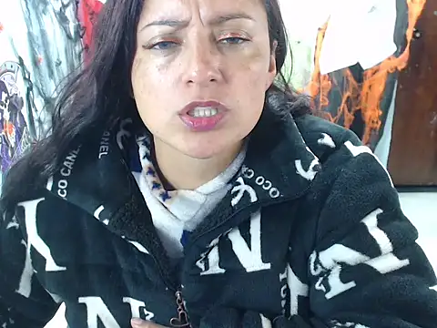 kristelltender1 online show from October 31, 2:02 am