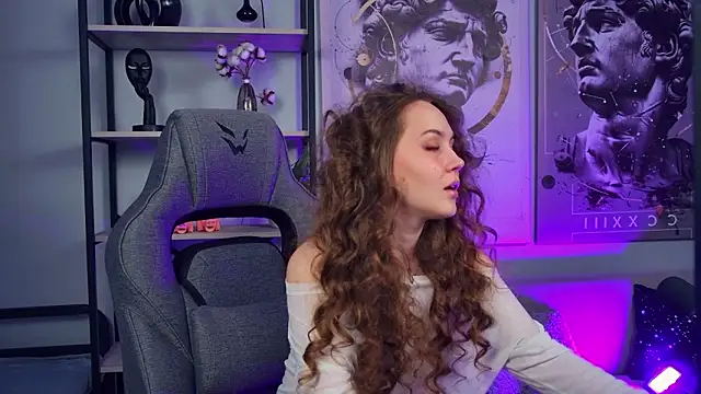 ElinVale online show from March 25, 9:45 am