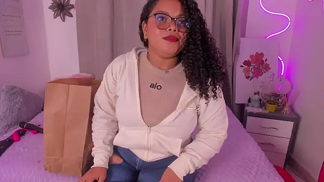 alanaa gomezz online show from March 19, 8:02 pm