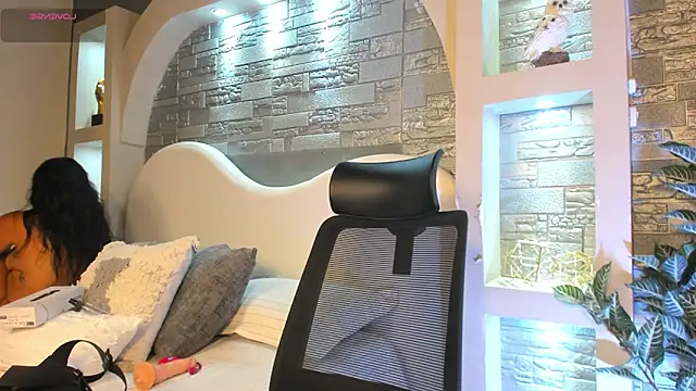 Karla 61 online show from November 9, 8:05 pm