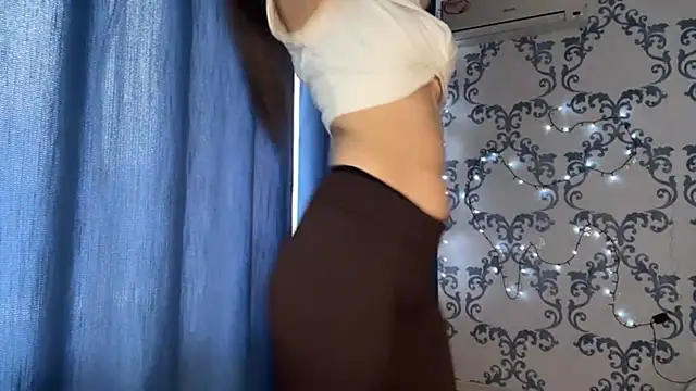 TwotyBright online show from December 15, 8:19 am