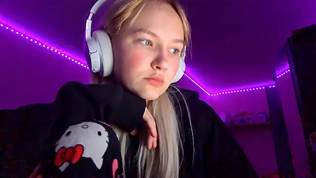 KarinRobertson online show from November 24, 7:38 pm