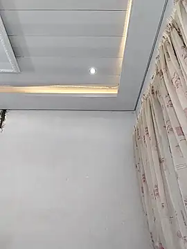 SweetSavage18 online show from January 17, 8:49 pm