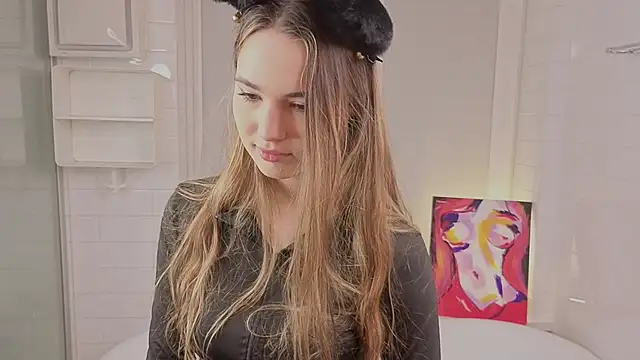 LeenaPuita online show from February 8, 6:00 pm