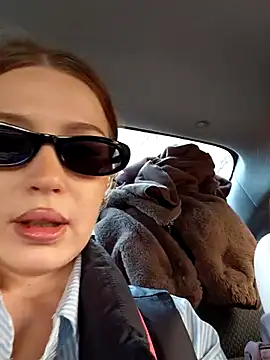 MelissaPinkiss online show from April 17, 1:35 pm