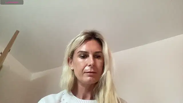 Alexis Newick online show from November 6, 3:18 pm