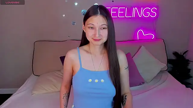 Ella Burns online show from May 5, 1:30 am