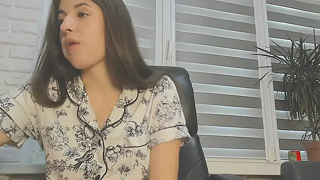 jessica kitti online show from November 14, 9:53 am