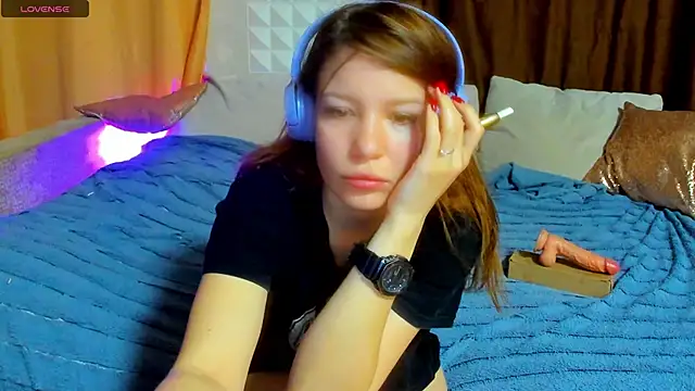 Eva purrr  online show from April 16, 1:17 am