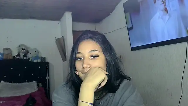 lyam ebony  online show from April 14, 3:28 am