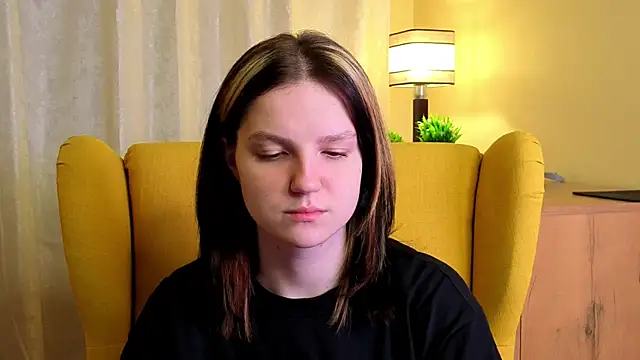 LatinaHuguenin online show from April 11, 9:07 pm