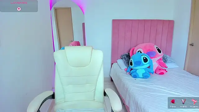 Janettcruz online show from April 4, 6:40 pm