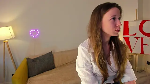 eirakiliana online show from November 11, 10:45 am