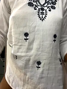 JIYA252 online show from November 5, 11:10 pm