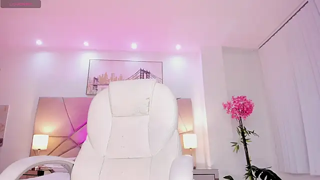 Maya vexx online show from December 16, 9:20 pm