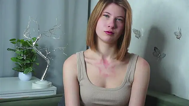 YvonneBou online show from November 17, 8:09 pm