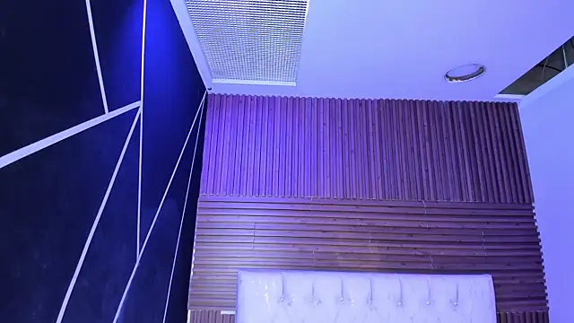 ZarinaWynne online show from April 4, 3:22 pm