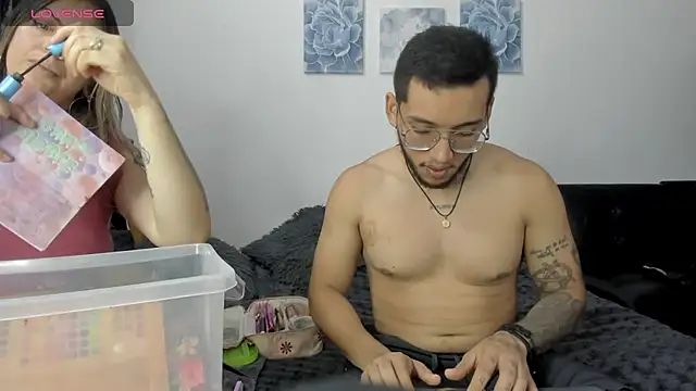 ariannawil online show from December 1, 1:31 am