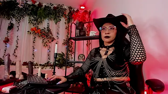 Halley Ravenn online show from April 15, 8:53 pm