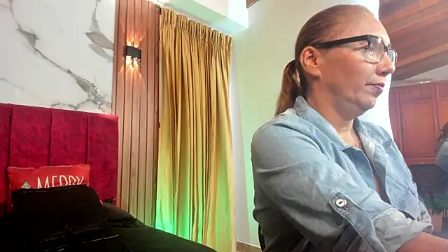 hailey-frost online show from January 12, 12:32 pm