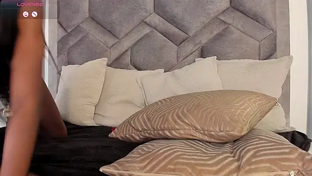 TahliaMoreau online show from April 13, 8:48 am