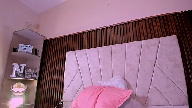 AMARA BRUNET online show from January 7, 5:49 pm